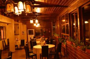 Een restaurant of ander eetgelegenheid bij Vila Romana