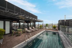 Bazén v ubytování SQ Hang Gai hotel & Spa nebo v jeho okolí