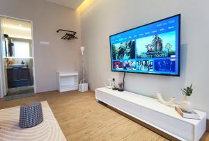 Μια τηλεόραση ή/και κέντρο ψυχαγωγίας στο BTC The Curvena Bangsar South Mid Valley