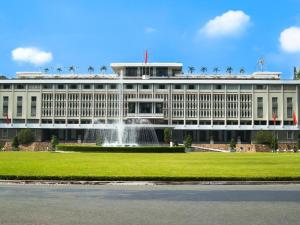 a large building with a fountain in front of it at Hồng Hạc hotel in Ho Chi Minh City