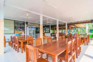 Restaurace v ubytování OYO 658 Peamsook​ Resort​