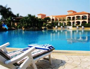 Bazén v ubytování Hillview Golf Resort Dongguan nebo v jeho okolí