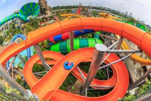 - un toboggan aquatique dans un parc à thème dans l'établissement OYO 904 Mai Thai Place, à Hua Hin