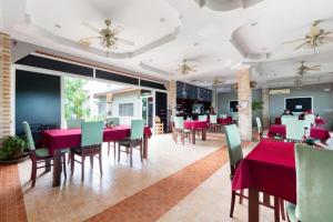 Restaurace v ubytování OYO 1131 Rendezvous Resort and Restaurant