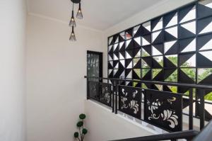 Fotografie z fotogalerie ubytování Hanna Residence near RSPI Puri Indah Mitra RedDoorz v destinaci Meruya-hilir