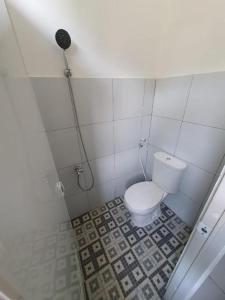 Ένα μπάνιο στο OYO Life 92779 Kost Arjuna