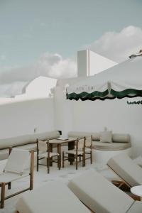 Khu vực ghế ngồi tại Villa Azizam - Free Gym & Sauna - Luxury 3BR Villa