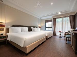 Postel nebo postele na pokoji v ubytování Azalea Sapa Hotel