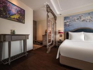 Postel nebo postele na pokoji v ubytování Azalea Sapa Hotel