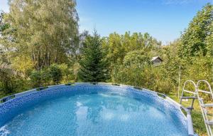 Der Swimmingpool an oder in der Nähe von Nice Apartment In Ledenice With Wifi