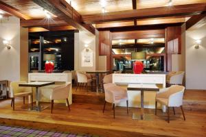 Reštaurácia alebo iné gastronomické zariadenie v ubytovaní Cihelny Golf & Wellness Resort