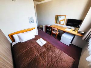 Postel nebo postele na pokoji v ubytování Hotel Royal Garden Kisarazu