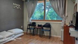 TV a/nebo společenská místnost v ubytování Hotel Jirisan Haetsal