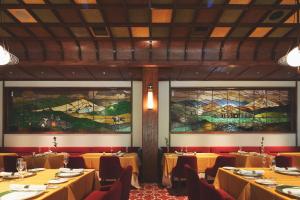 En restaurant eller et andet spisested på Mampei Hotel