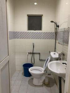 Bilik mandi di ARIDAWA Homestay
