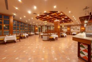 A restaurant or other place to eat at Aurora Oriental Resort Sharm El Sheikh