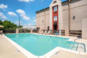 a swimming pool in front of a building at Best Western Plus Oak Mountain Inn in Pelham