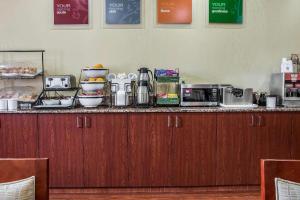 Kuchyň nebo kuchyňský kout v ubytování Spark by Hilton Ann Arbor South