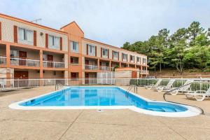 a swimming pool in front of a building at Quality Inn Homewood Birmingham I-65 in Birmingham