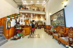 Khu vực ghế ngồi tại Gold Night Hotel