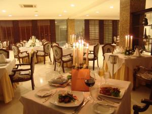 Un restaurante u otro lugar para comer en Sokhalay Angkor Residence and Spa