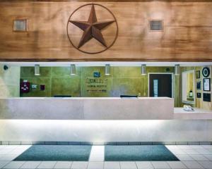 a lobby with a counter with a star on the wall at Quality Inn & Suites Airport in Austin