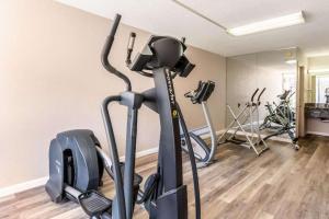 Gallery image of Econo Lodge Inn & Suites Near Bricktown in Midway Village