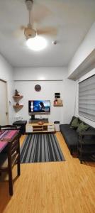 TV a/nebo společenská místnost v ubytování Fully-furnished 2BR Condo in Pasig, Cainta