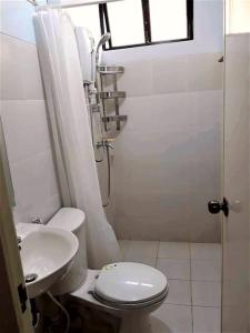 Koupelna v ubytování Fully-furnished 2BR Condo in Pasig, Cainta