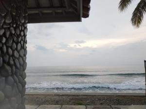 Фотография из галереи OYO 3303 Penginapan Putri Asih Sawarna в городе Sawarna