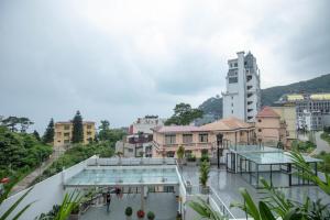 Nespecifikovaný výhled na hory nebo výhled na hory při pohledu z hotelu
