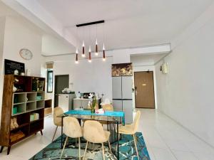 a kitchen and dining room with a table and chairs at Homie 3 Rooms airconds with living hall aircond with pool and free wifi - 500meter from Hospital Sultanah Bahiyah Alor Setar Kedah in Kampong Masjid