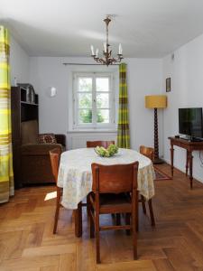 Telewizja i/lub zestaw kina domowego w obiekcie Zamość Dwór Udrycze