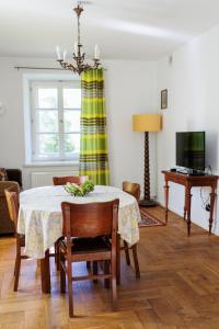 Telewizja i/lub zestaw kina domowego w obiekcie Zamość Dwór Udrycze