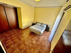 a bedroom with a bed and a tiled floor at Sol & Mar in El Médano