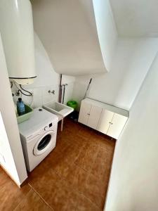 a small kitchen with a washing machine and a sink at Sol & Mar in El Médano