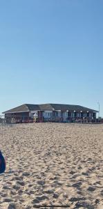 Sealands park, sleeps 6, WiFi, heating, veranda,beach access