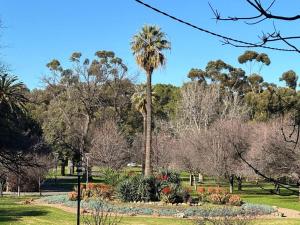 Φωτογραφία από το άλμπουμ του Relaxing park view 2 bedrooms apartment Free Wi-Fi στην Αδελαΐδα +14 φωτογραφίες