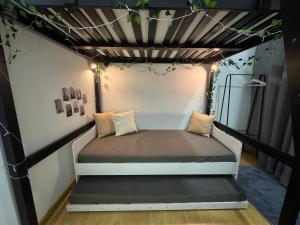 Postel nebo postele na pokoji v ubytování Wind Serenity at Country Garden Danga Bay with 2CarParks FOC Netflix Access and YouTube Premium 3Beds3Bath for 6-13pax by Minshuku