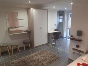 Koupelna v ubytování appartement très chaleureux cocooning et calme