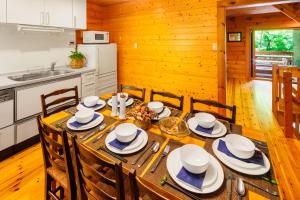 Cucina o angolo cottura di Phoenix Chalets by HHG