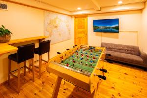 Stanza dei giochi di Phoenix Chalets by HHG