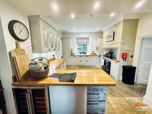 Η κουζίνα ή μικρή κουζίνα στο Bridge End House - Pet Friendly +36 φωτογραφίες