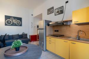 Kuchyň nebo kuchyňský kout v ubytování Easylife - Classic and Comfy Porta Romana Flat
