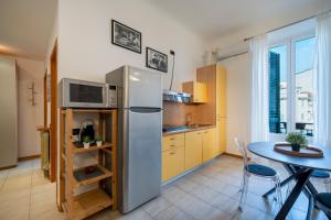 Kuchyň nebo kuchyňský kout v ubytování Easylife - Classic and Comfy Porta Romana Flat