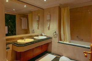 Koupelna v ubytování Nahrawess Resort & Thalasso