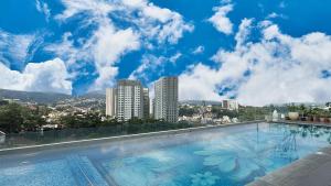 Kolam renang di atau dekat dengan Belviu Hotel Bandung