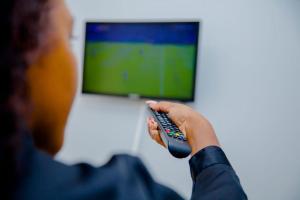 TV a/nebo společenská místnost v ubytování The Grand Selous Hotel & Conference Centre + 41 fotografií