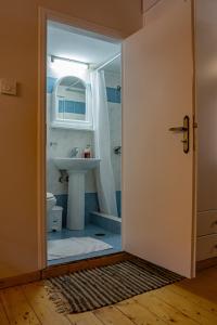 a bathroom with a sink and a toilet at Tholos in Áno Dholianá