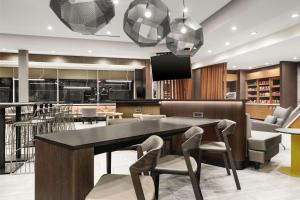 SpringHill Suites by Marriott Raleigh Apex的休息区